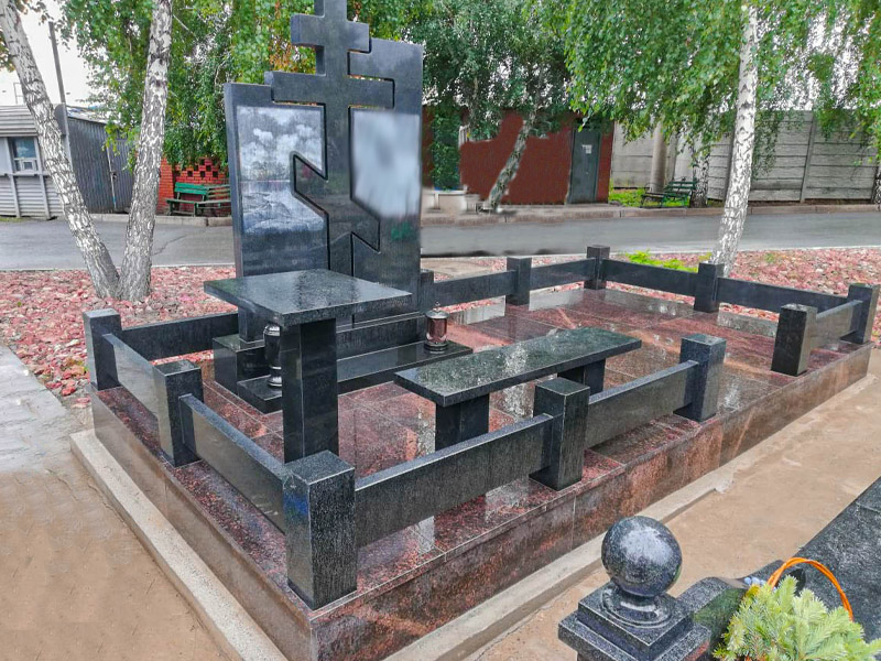 Изготовление памятников из гранита, цветников и гранитных оград
